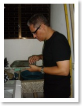 Lijando la base de la calculadora.