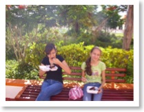 Comiendo Bizcocho.