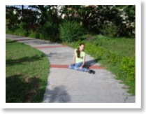 Patinando.